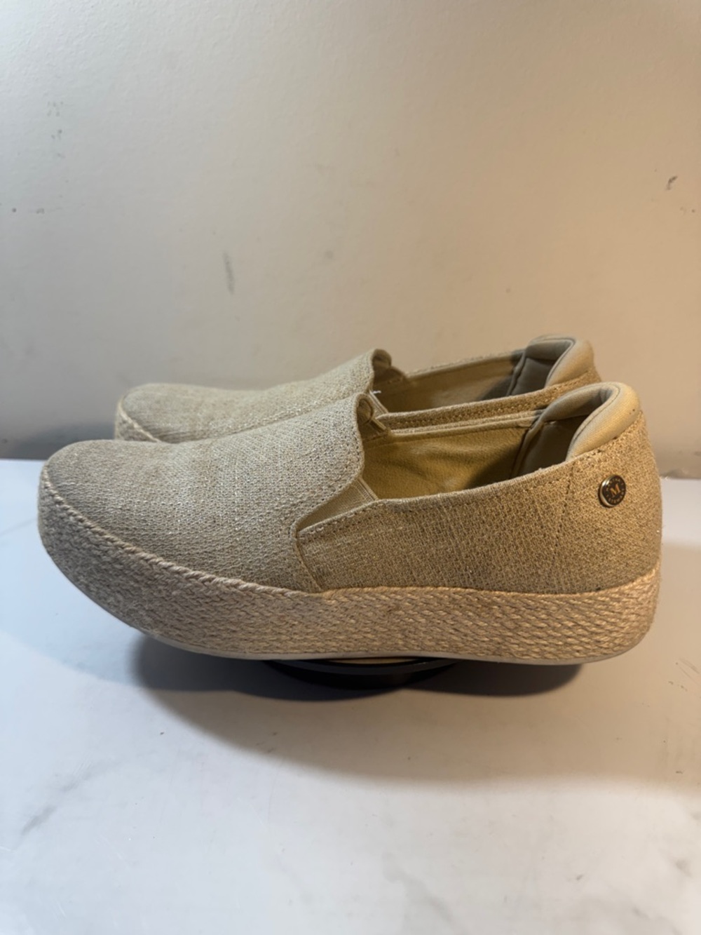 “SOLD” Skechers x Martha Stewart: BOBS Sesame - By The Bay - Women’s 9